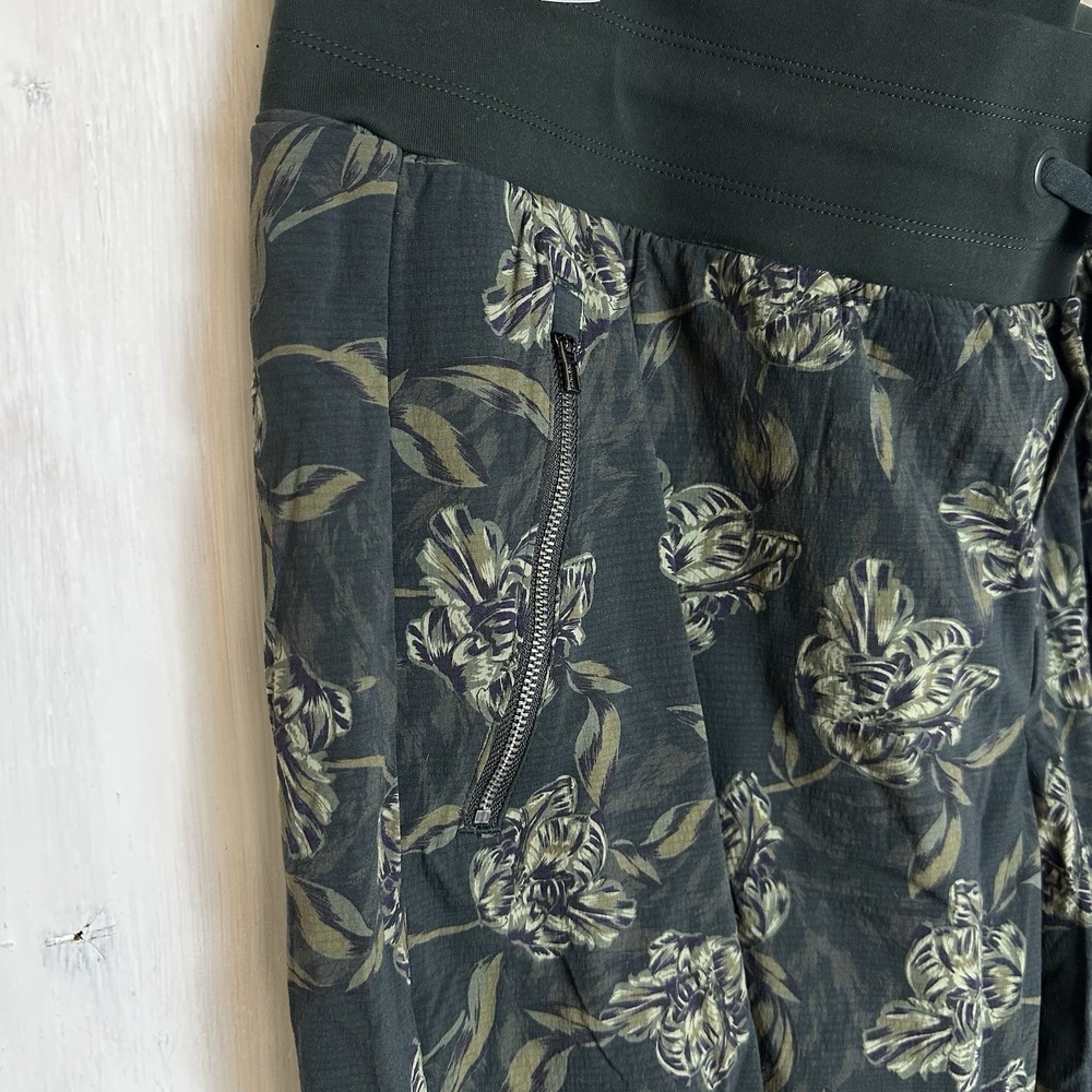 Athleta Trekkie North Printed Jogger, Terra Firma Olive Floral SIZE 20 Plus NWT - Picture 6 of 12